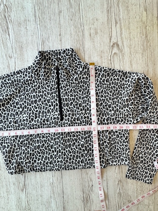 Forever 21 Leopard Animal Print Boxy Crop 1/4 Zip Pullover Sweatshirt Pockets M - Picture 6 of 8